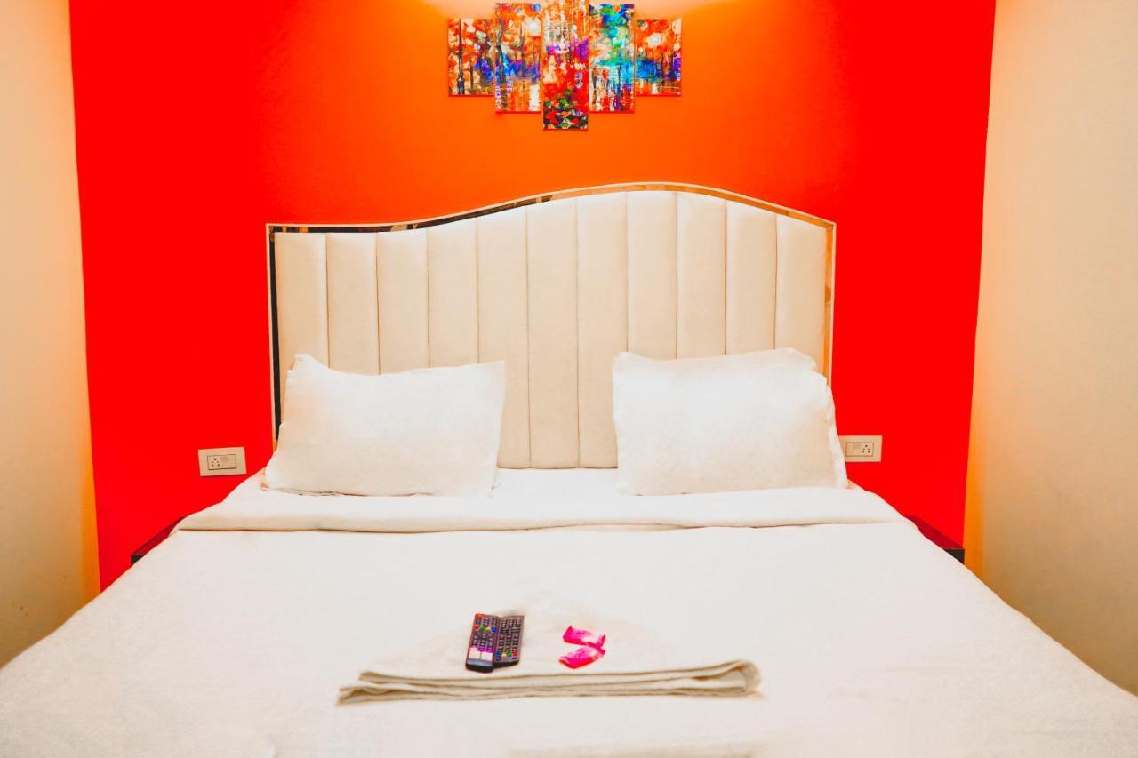 Roomshala 062 Ms Residency-azadpur Metro Station Hotel